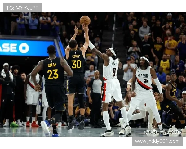 科尔创新战术库里携手四将巴特勒霍福德同场竞技展现新风貌